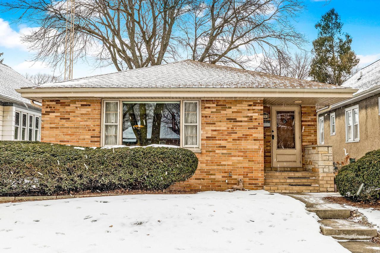 174 W Saveland Ave, Milwaukee, WI 53207