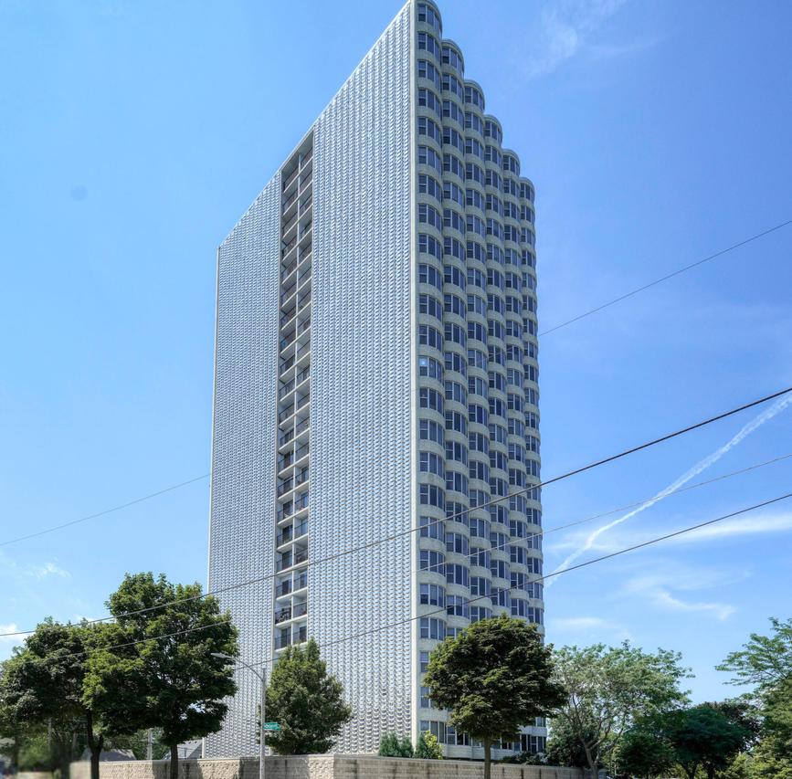 2525 S Shore Dr #22B, Milwaukee, WI 53207