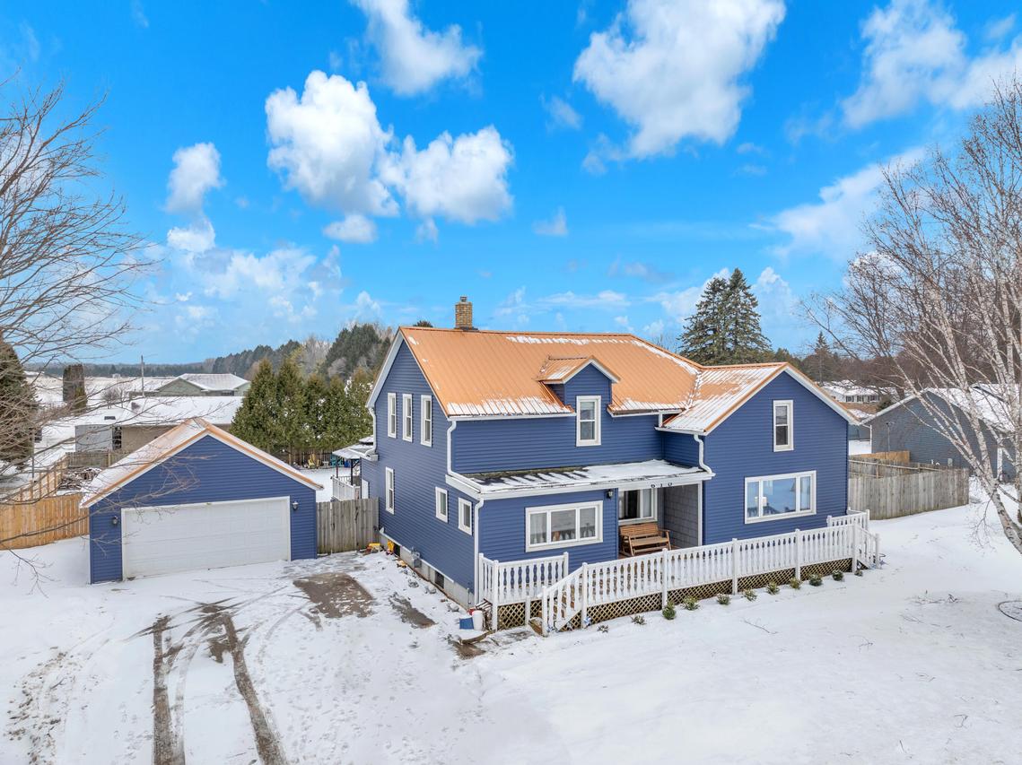 615 E Washington Ave, Cleveland, WI 53015