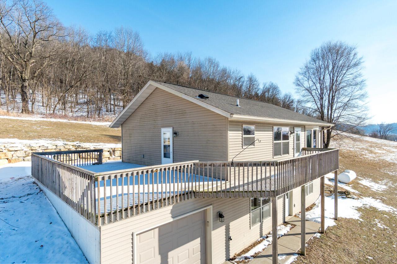 500 White Tail Dr, Stoddard, WI 54658