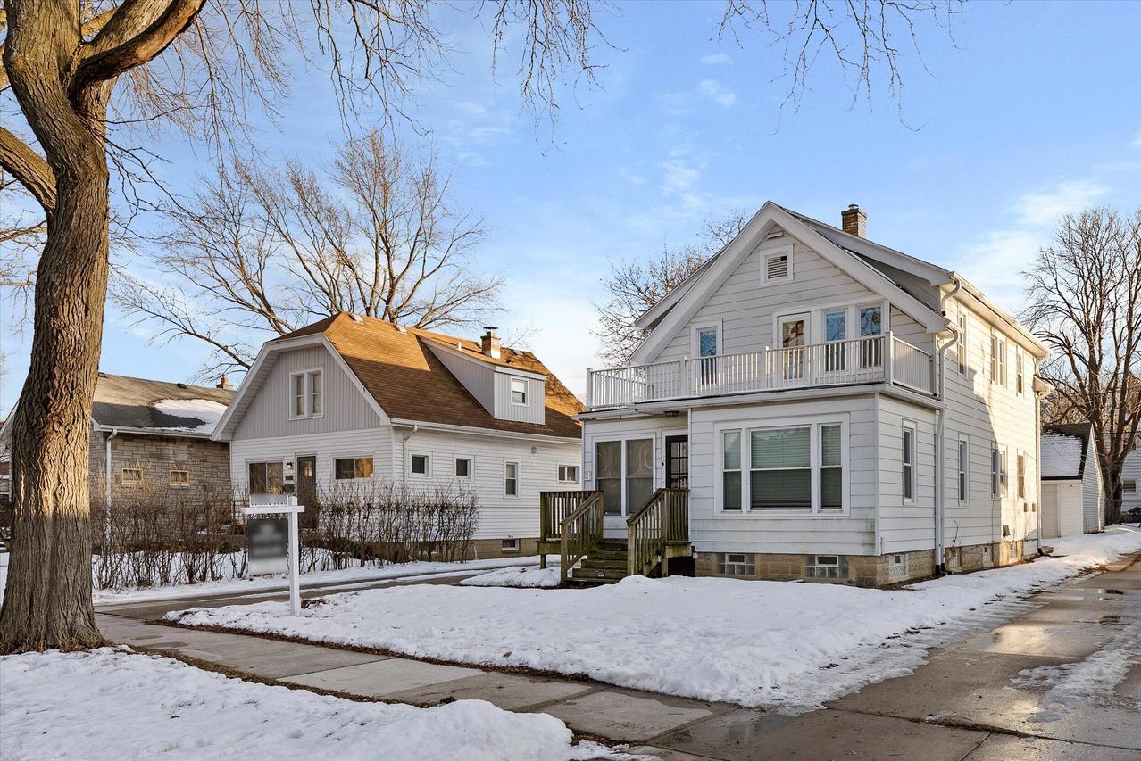 911 W Eula Ct #913, Glendale, WI 53209