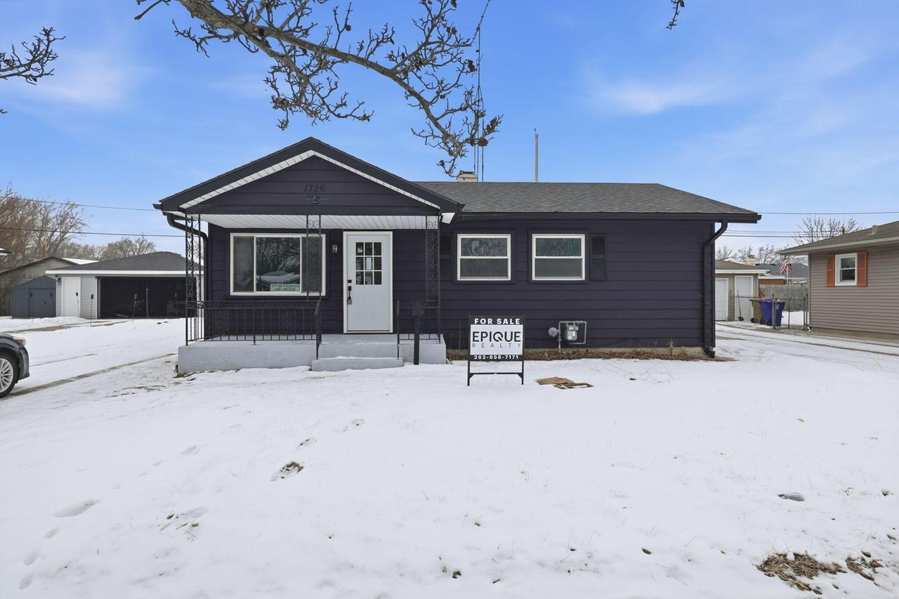 1726 85th St, Kenosha, WI 53143