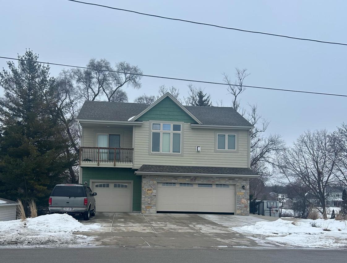 460/460A Cottonwood Ave, Hartland, WI 53029