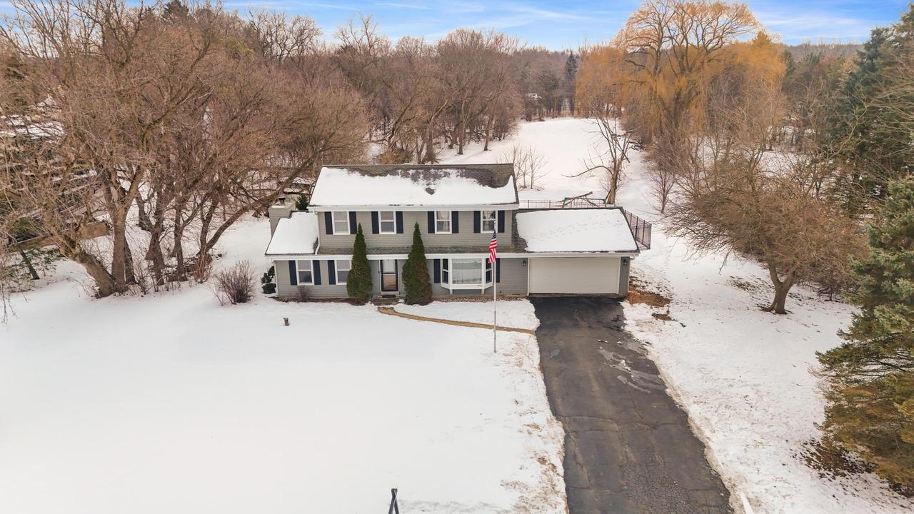 S38W27600 Windsong Rdg, Waukesha, WI 53189