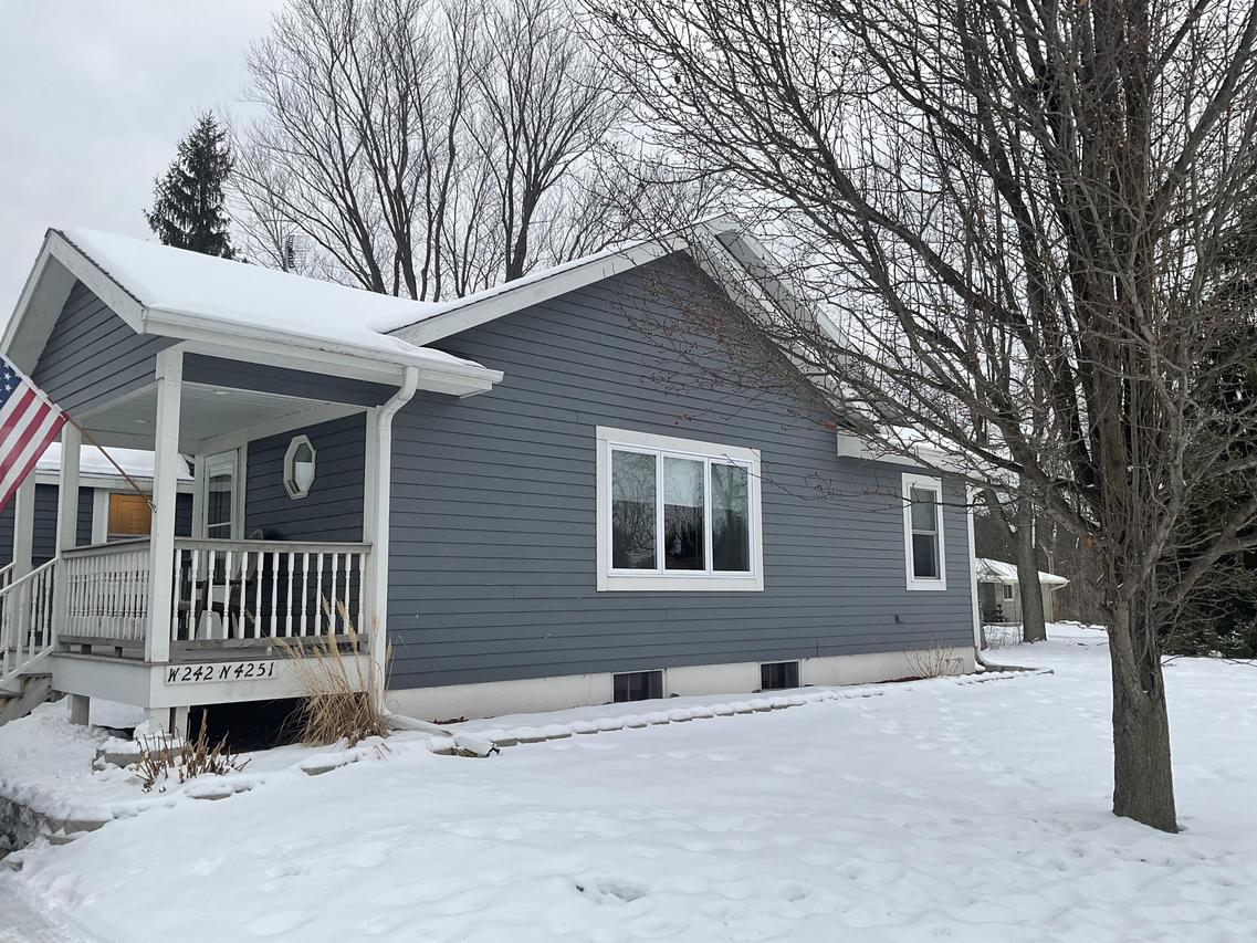 W242N4251 Swan Rd, Pewaukee, WI 53072