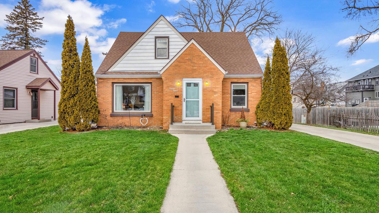 1112 Kensington Ave, Plymouth, WI 53073