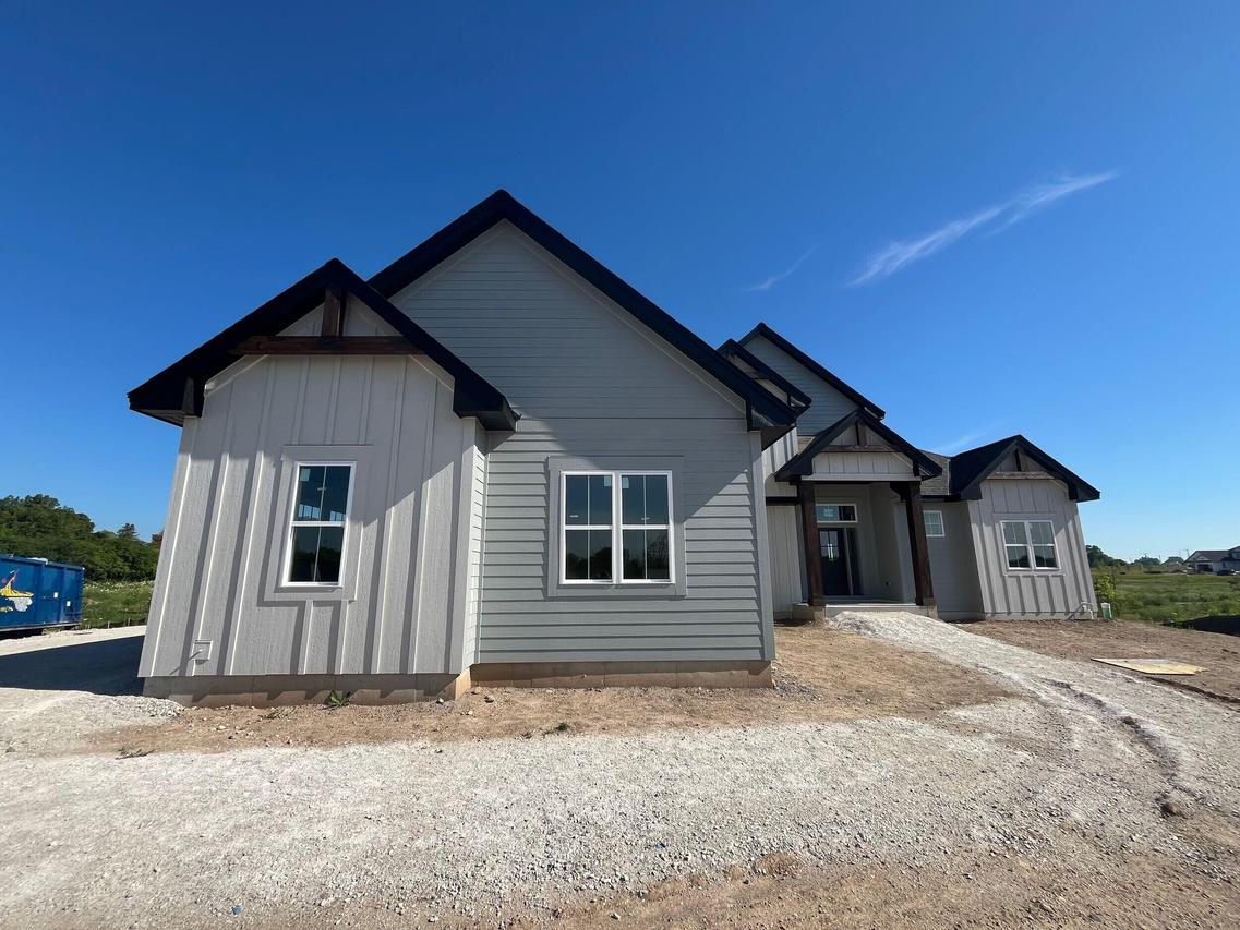 9951 N Cygnet Ct, Mequon, WI 53097
