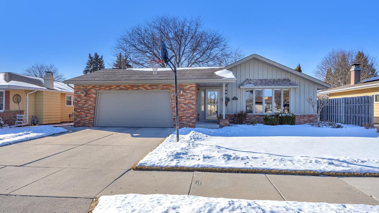 2418 W Mark Dr, Sheboygan, WI 53083