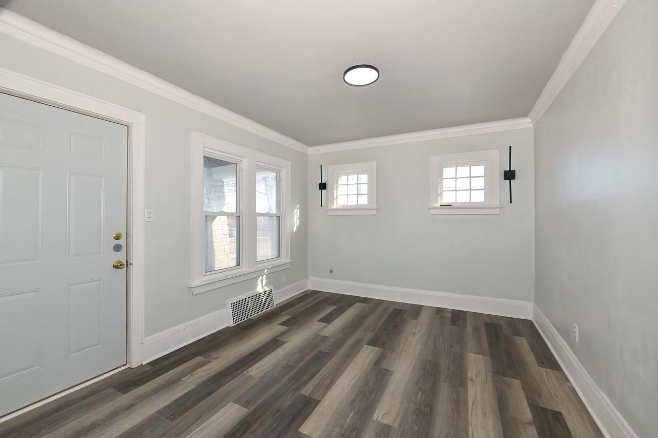 5327 W Wright St, Milwaukee, WI 53210