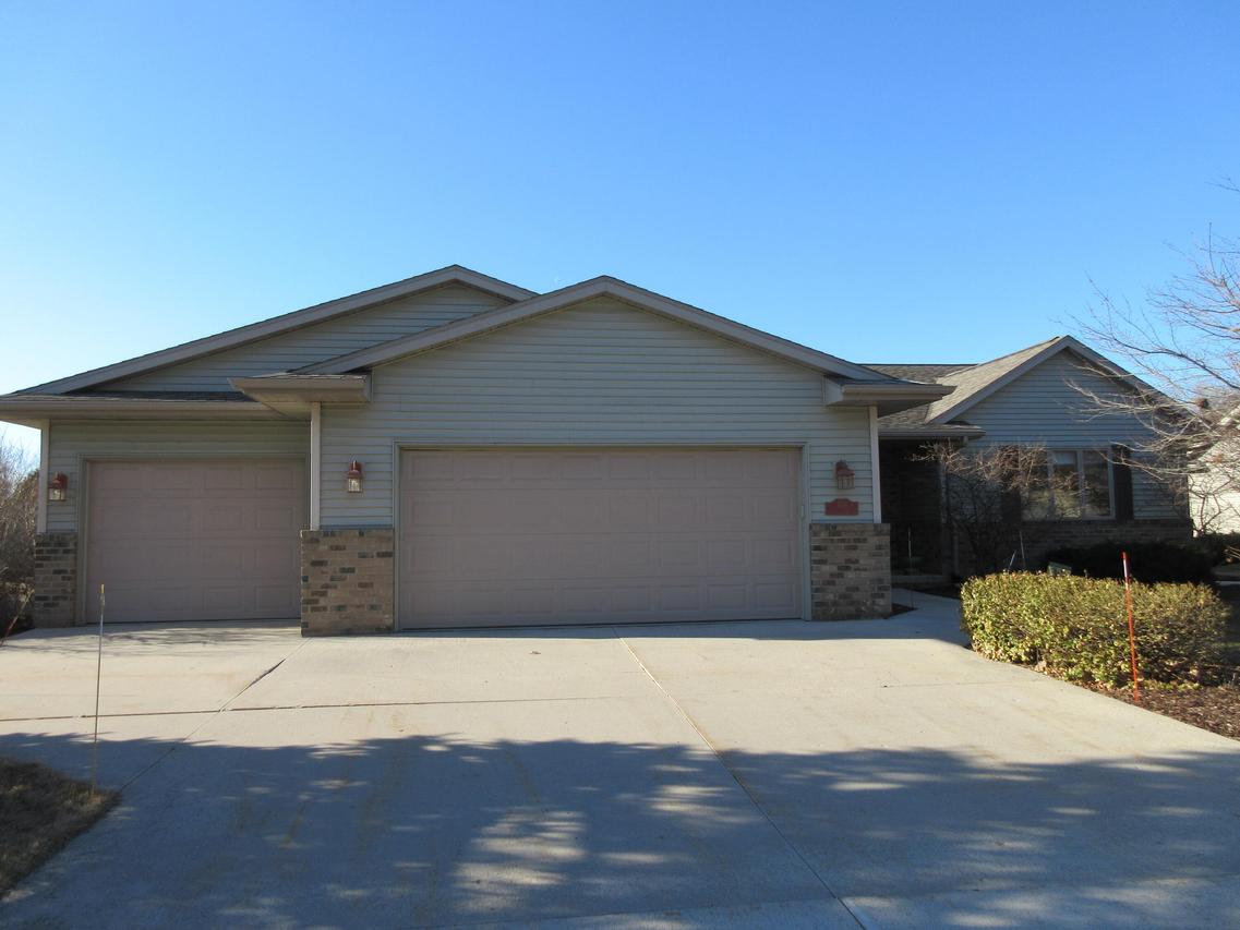 1619 Sandstone Ln, Howards Grove, WI 53083