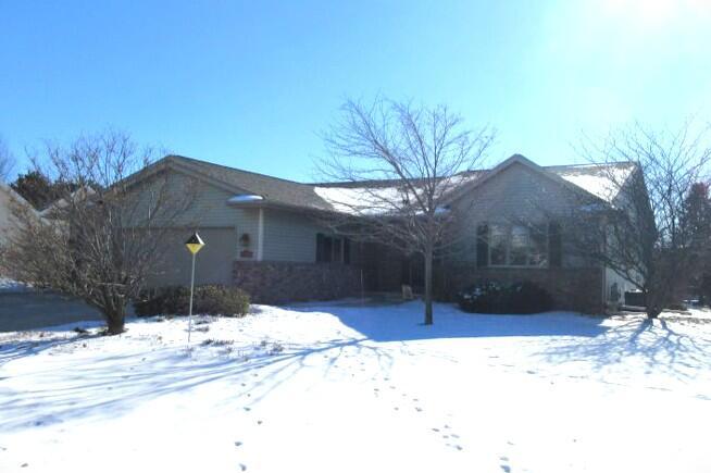 1619 Sandstone Ln, Howards Grove, WI 53083