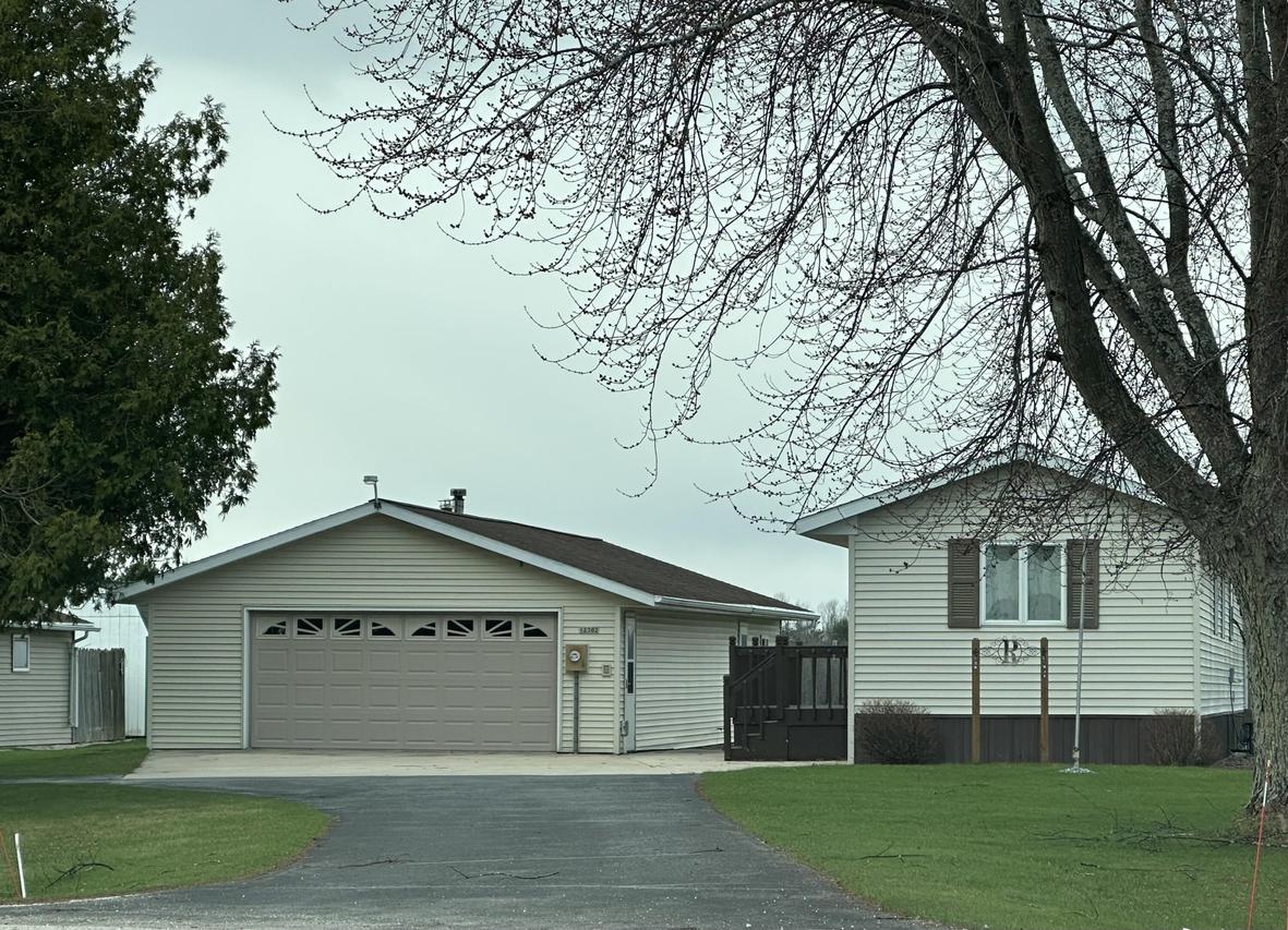 12302 State Highway 147 Hwy, Mishicot, WI 54228