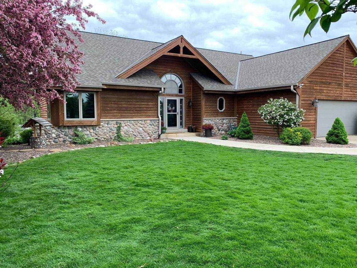 8823 Oriole Ln, Norway, WI 53185