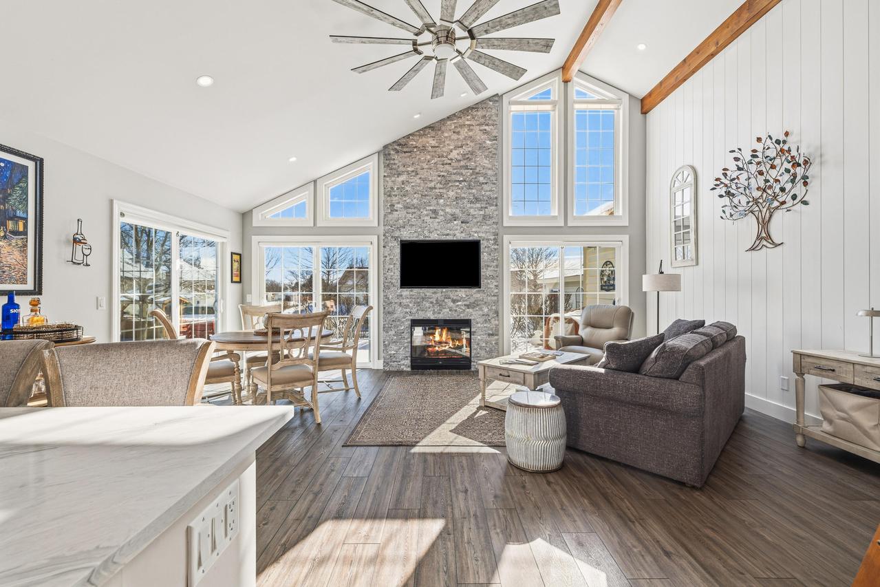 1790 Cottage Dr #7-01, Geneva, WI 53147