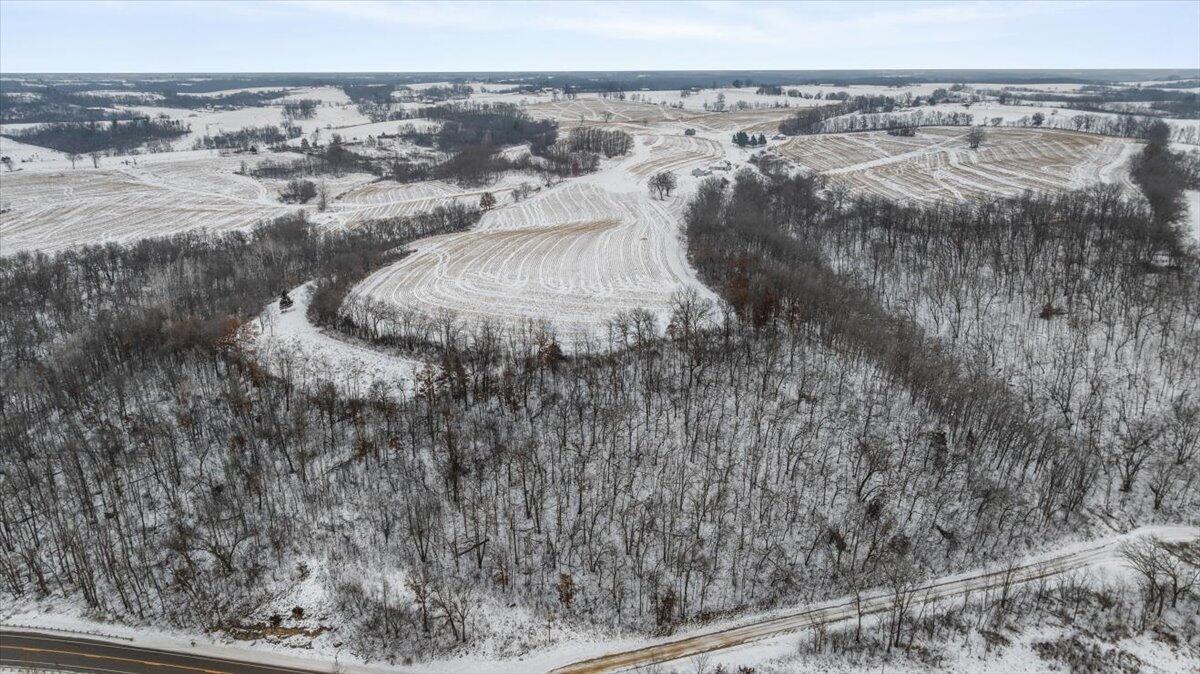 E8527 Nelson Rd, Kickapoo, WI 54652