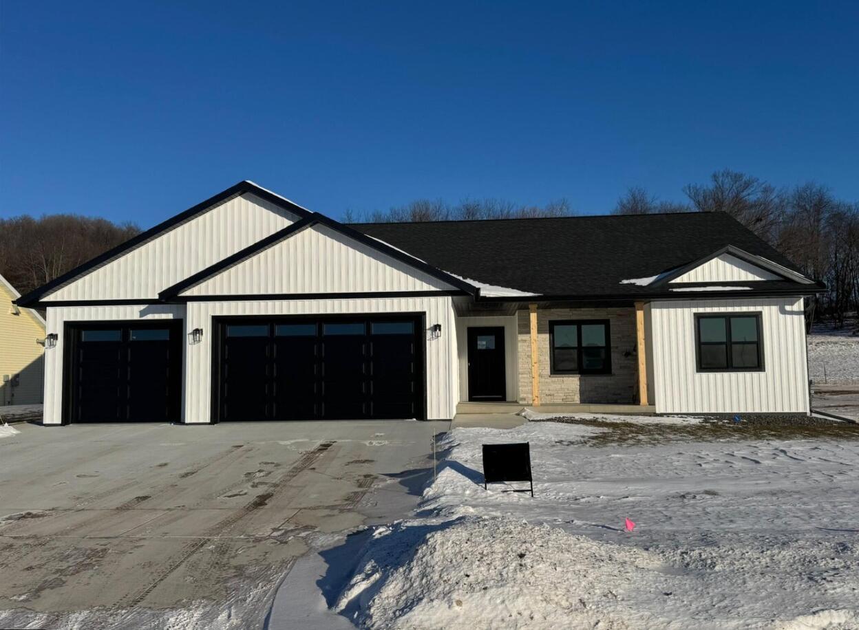 1341 Annapolis Dr, Holmen, WI 54636
