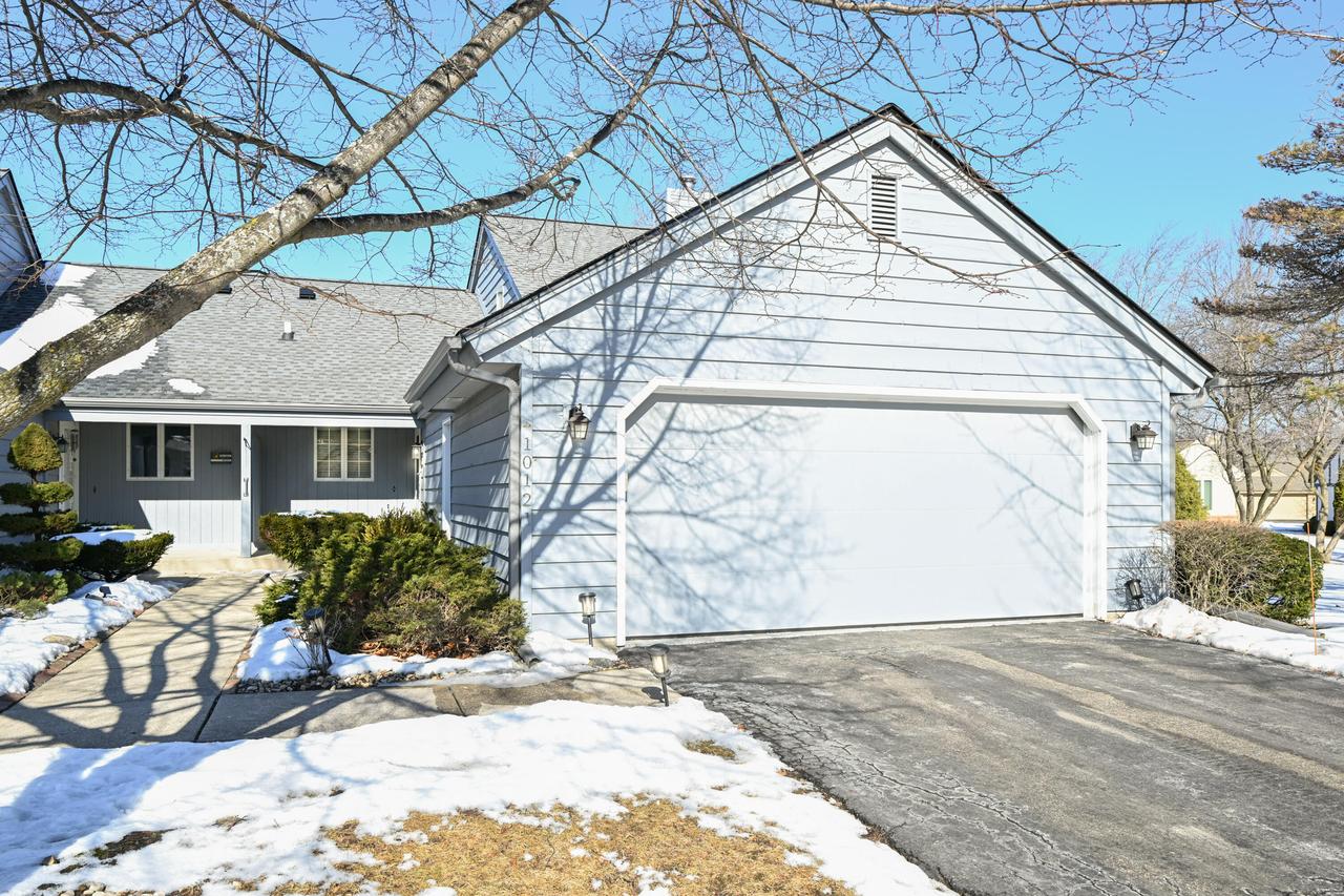 10121 N Lee Ct, Mequon, WI 53092