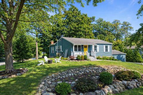 426 Sylvan Dr, Fontana, WI 53125