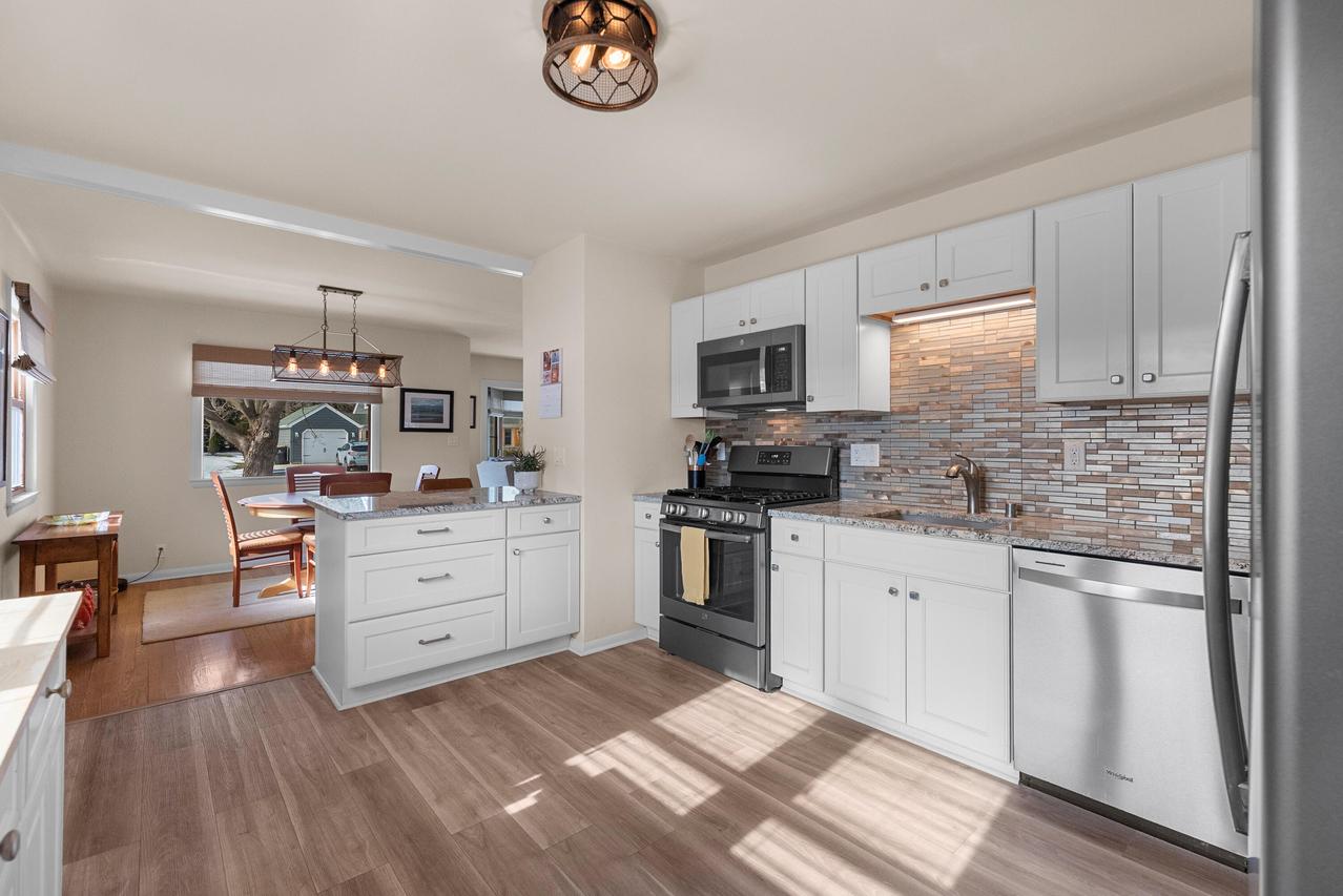 102 S Highland Ave, Thiensville, WI 53092