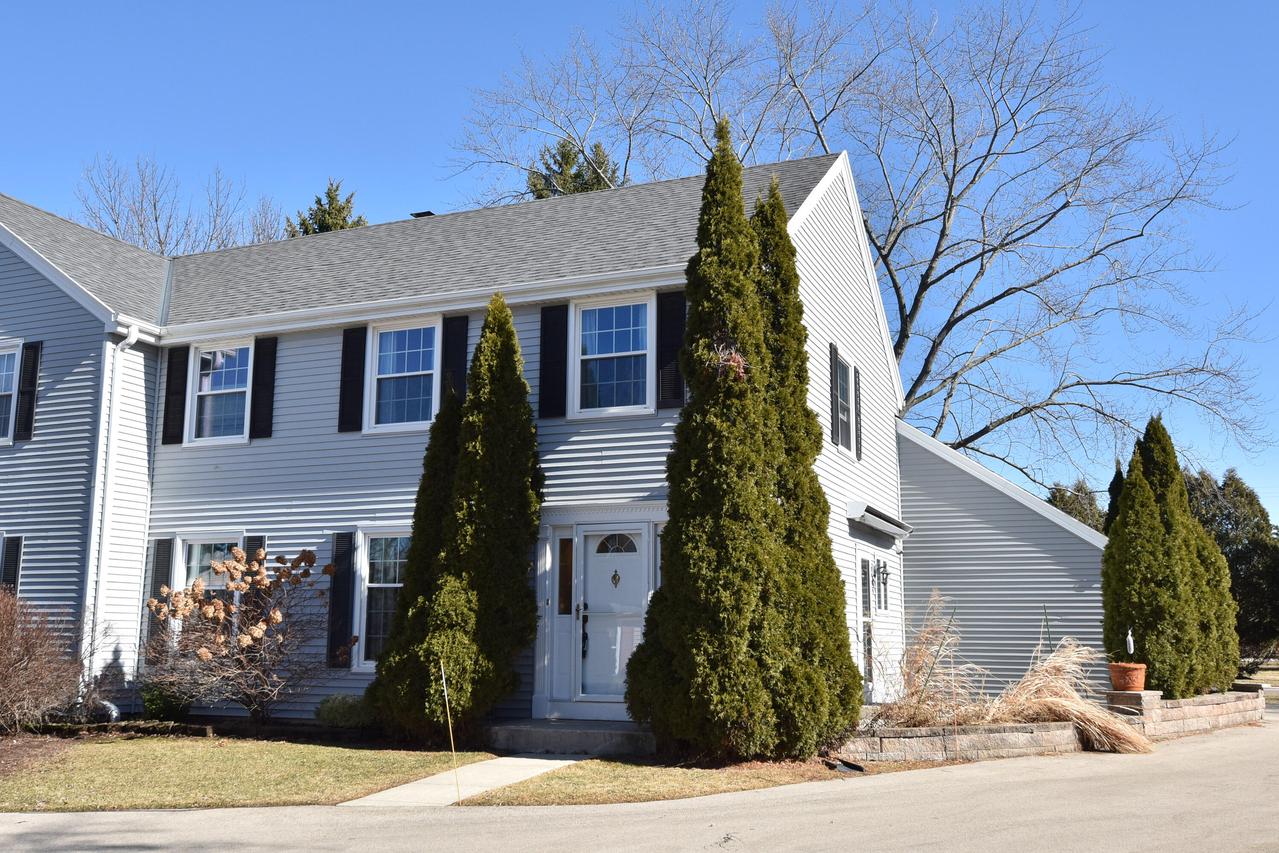 12553 N Woodberry Dr, Mequon, WI 53092