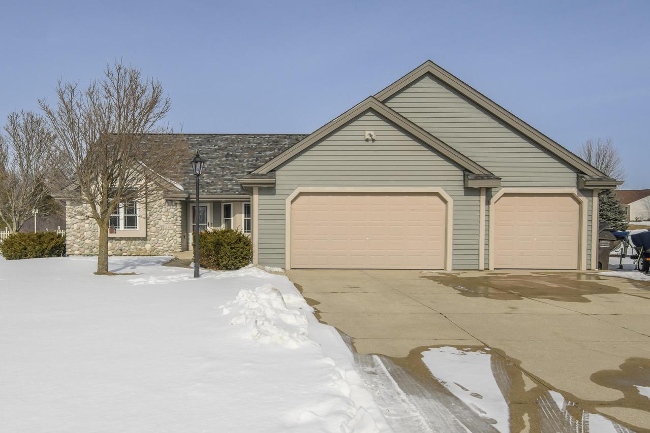 130 Chestnut Way, North Prairie, WI 53153