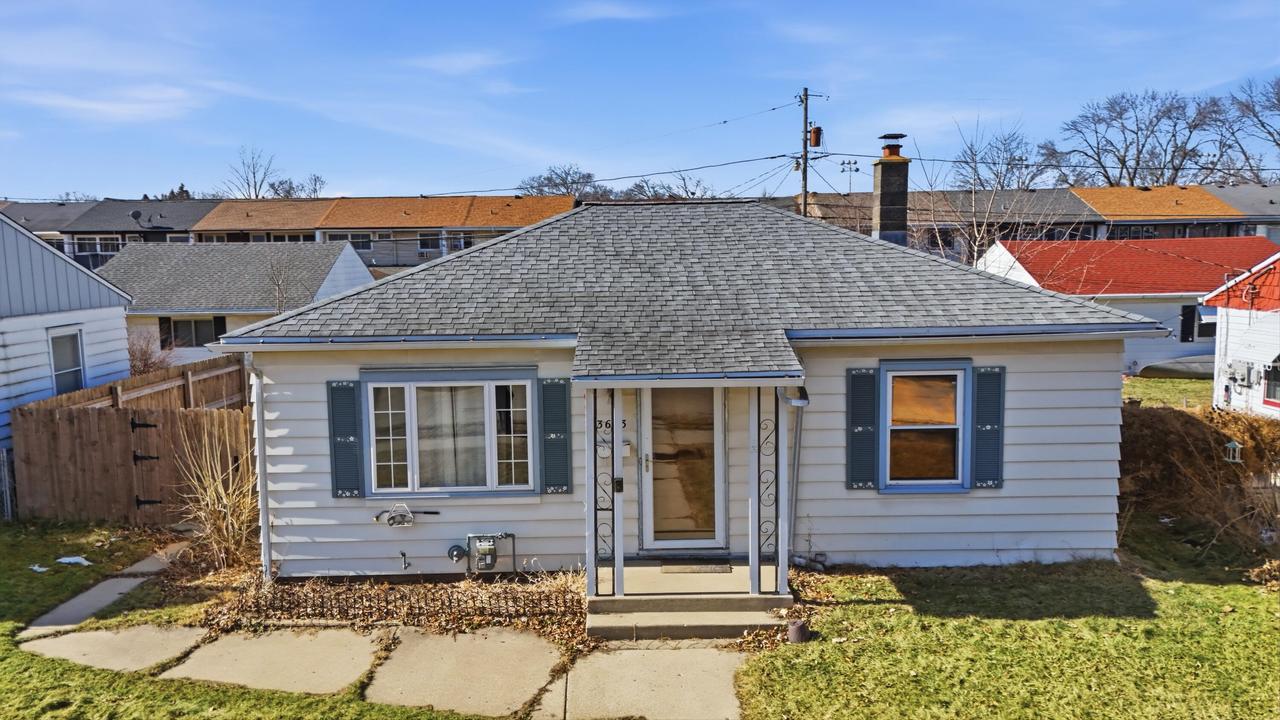 3613 S Taylor Ave, Milwaukee, WI 53207