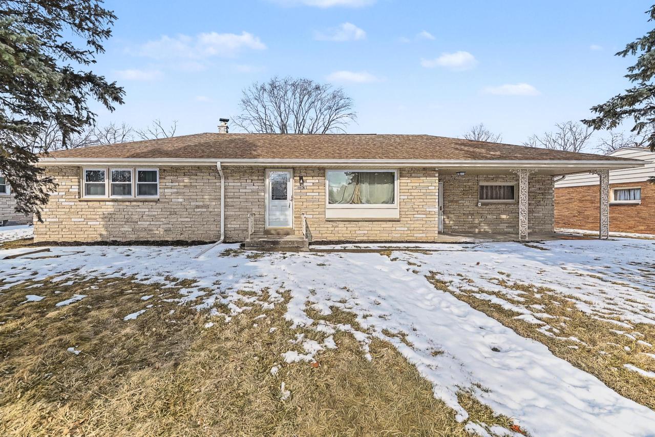 3020 W Edgerton Ave, Greenfield, WI 53221