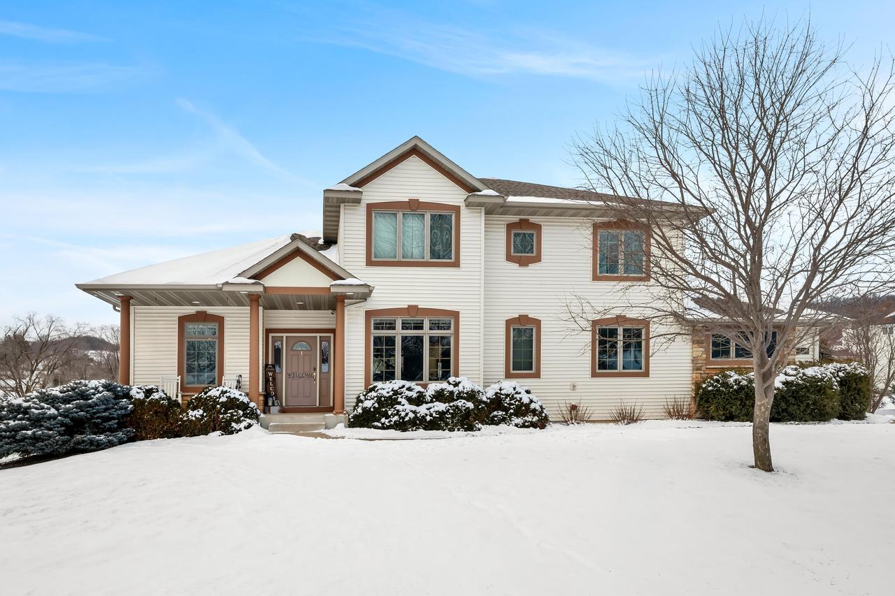 2111 Clearwater Dr, Onalaska, WI 54650