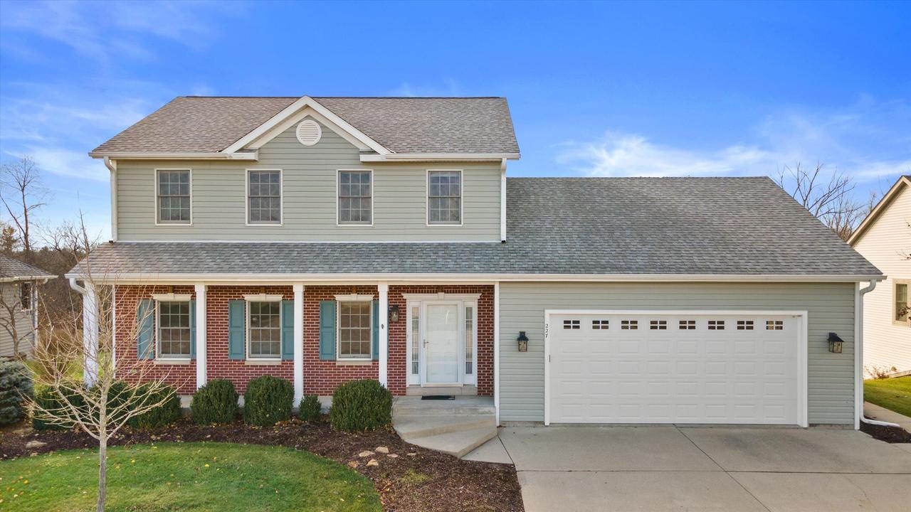 227 Shore Cir, Oconomowoc, WI 53066