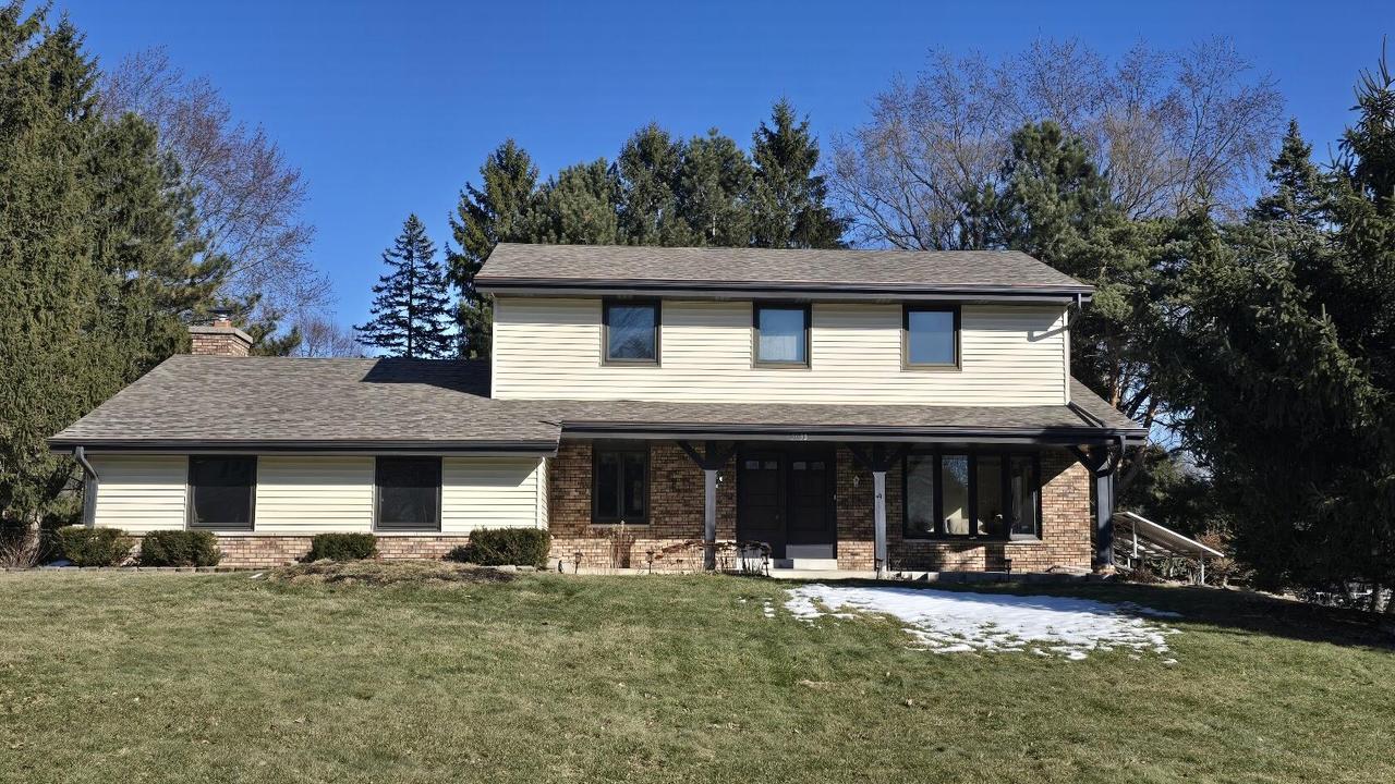1930 Cotton Tail Ln, Brookfield, WI 53045