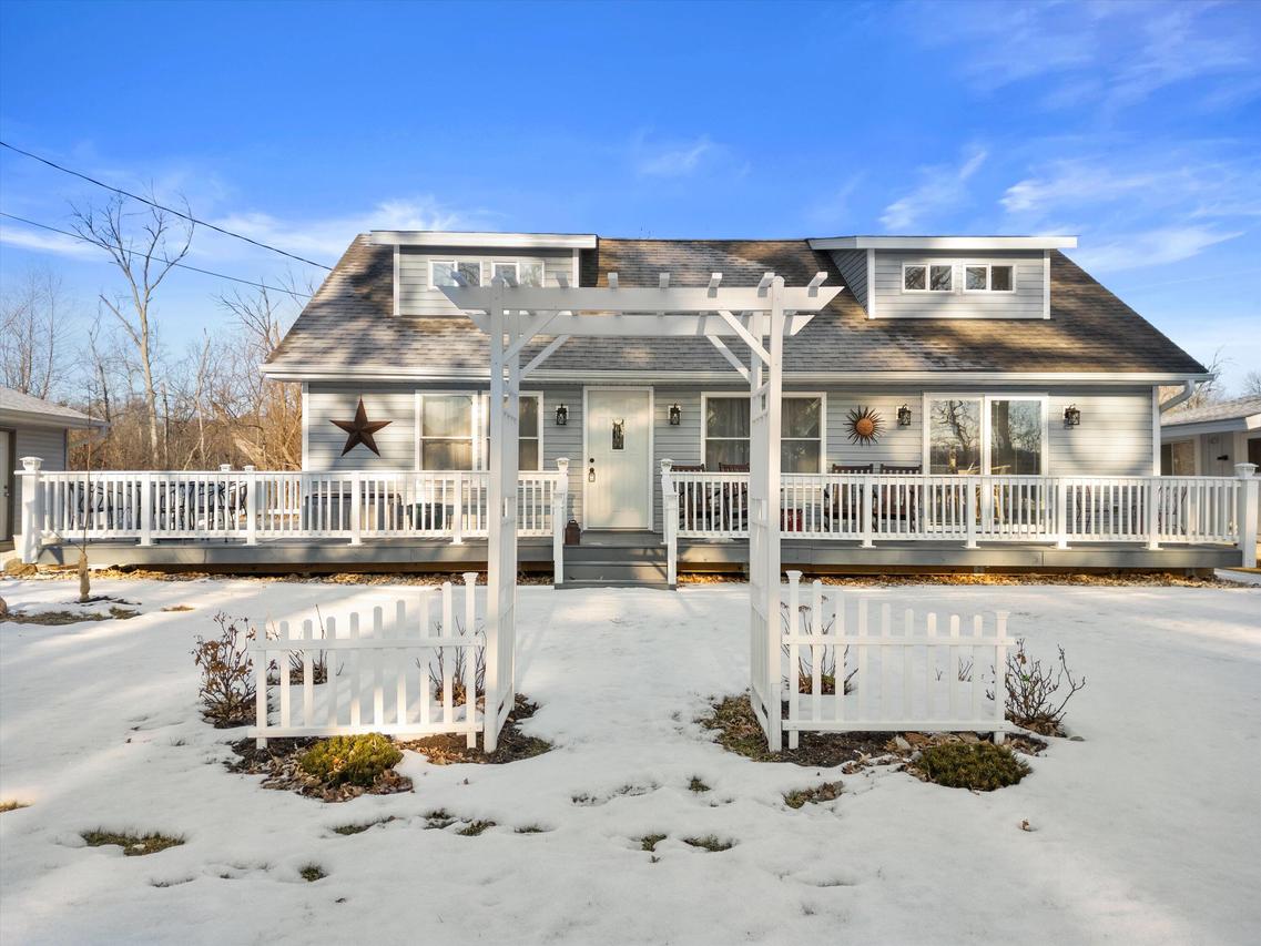 819 Rosebud Ave, Twin Lakes, WI 53181