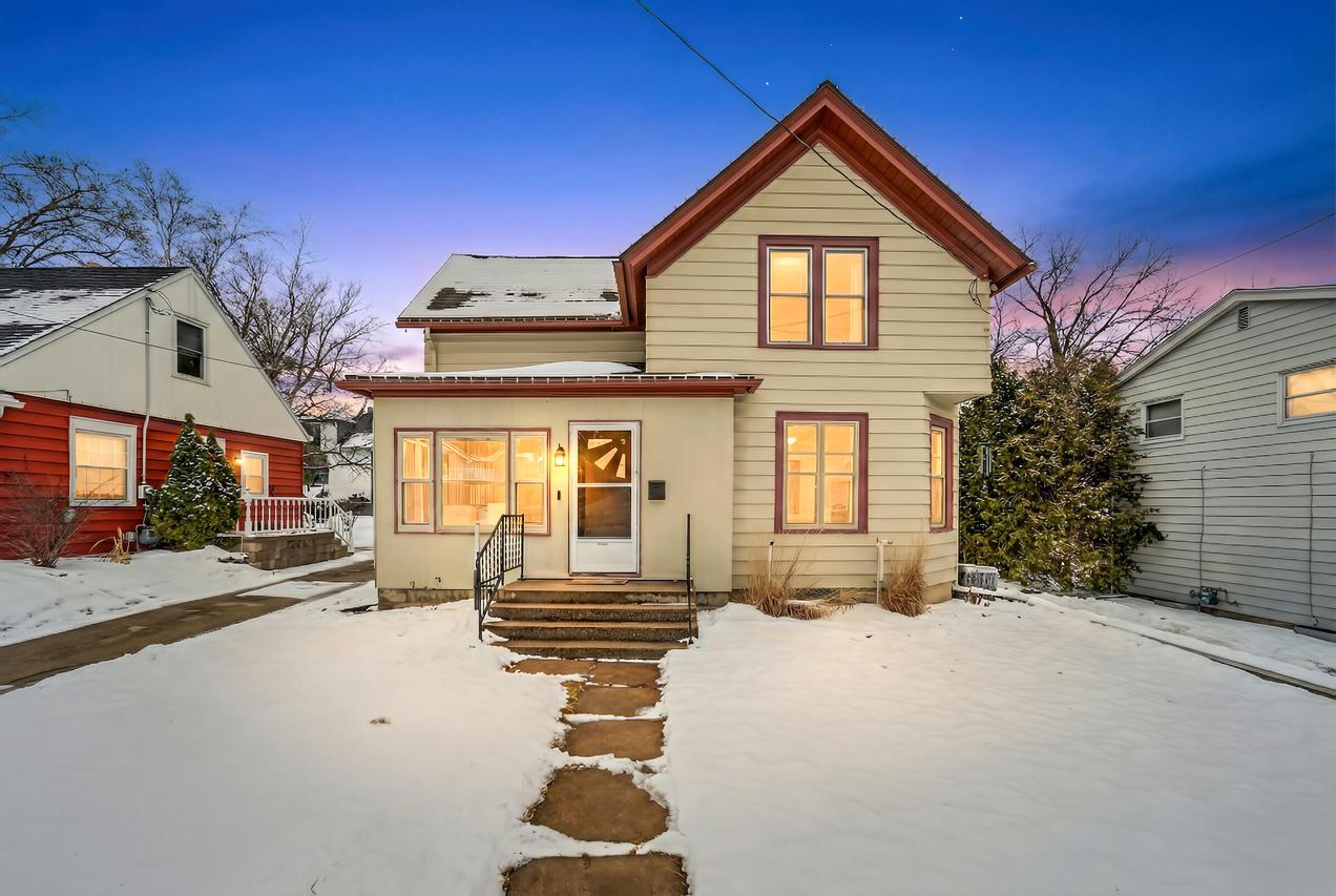 416 S Rural St, Hartford, WI 53027