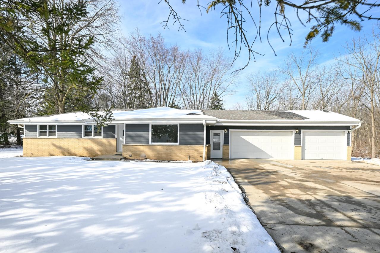 5105 S Small Rd, New Berlin, WI 53151