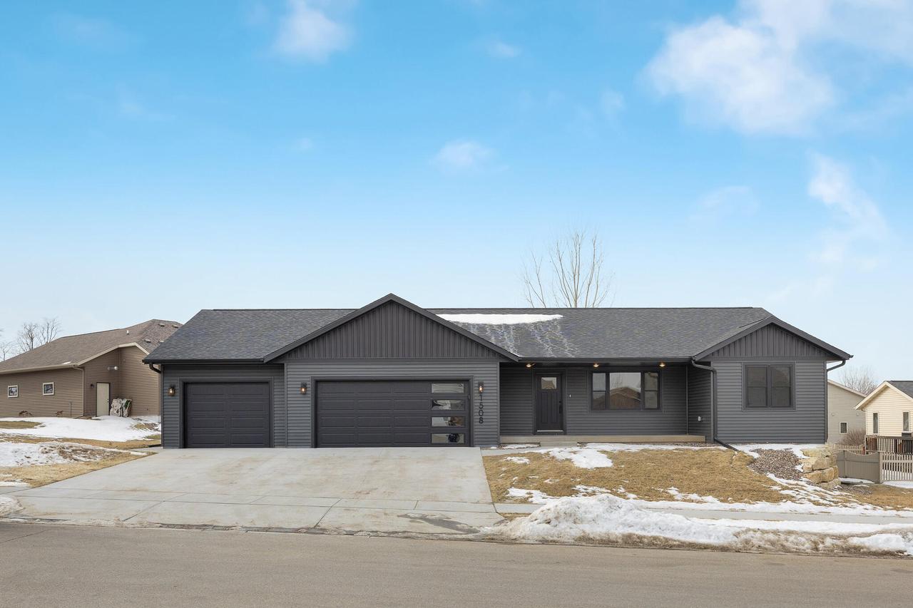 1508 Pioneer Dr, Holmen, WI 54636
