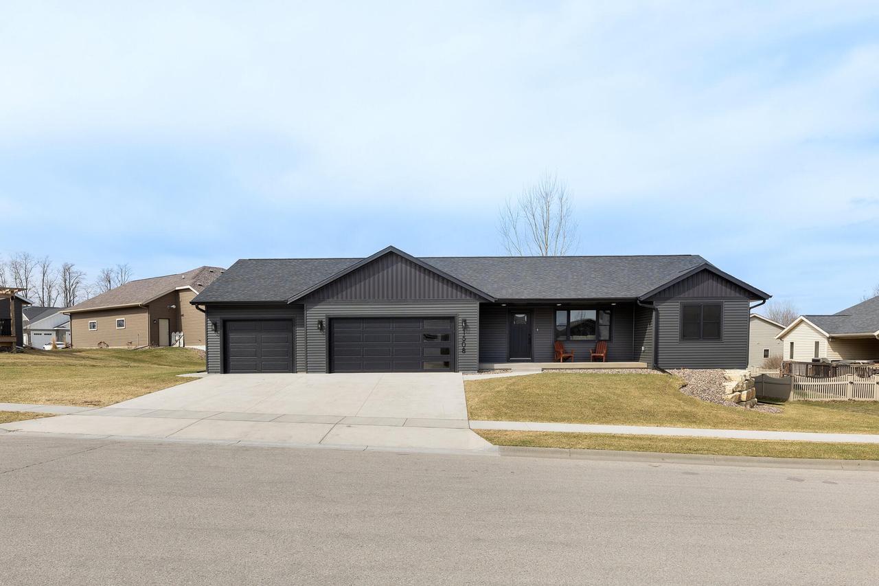 1508 Pioneer Dr, Holmen, WI 54636