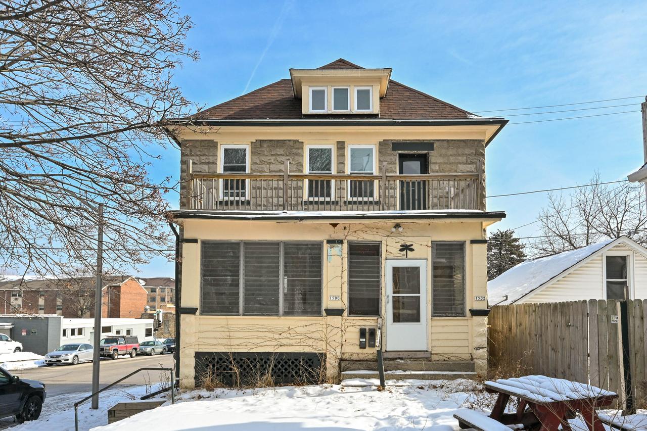 1500 S 71st St #1502, West Allis, WI 53214