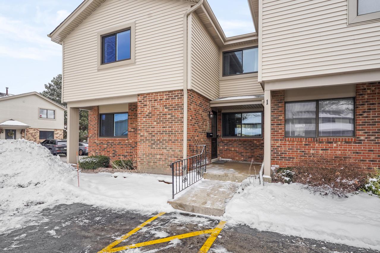 5720 Cambridge Cir #1, Mount Pleasant, WI 53406