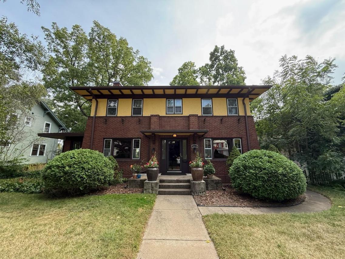 2010 Main St, La Crosse, WI 54601