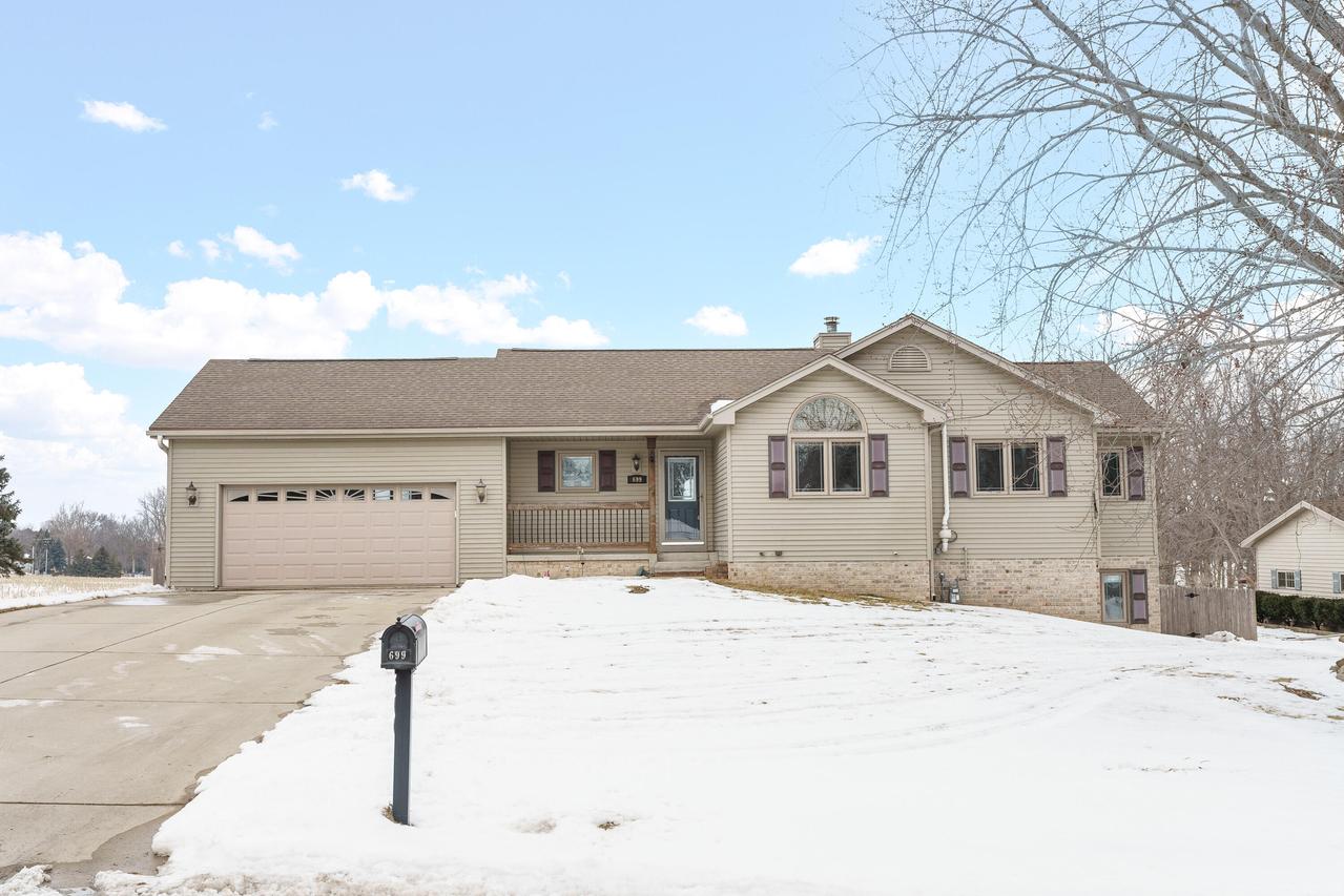 699 Spruce St, Hustisford, WI 53034