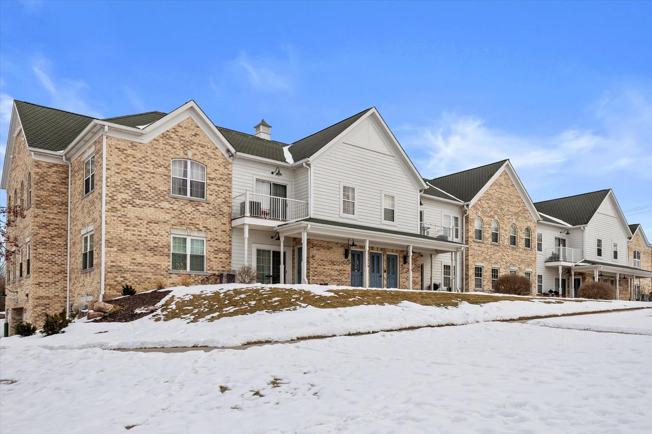 2720 Northview Rd #25, Waukesha, WI 53188