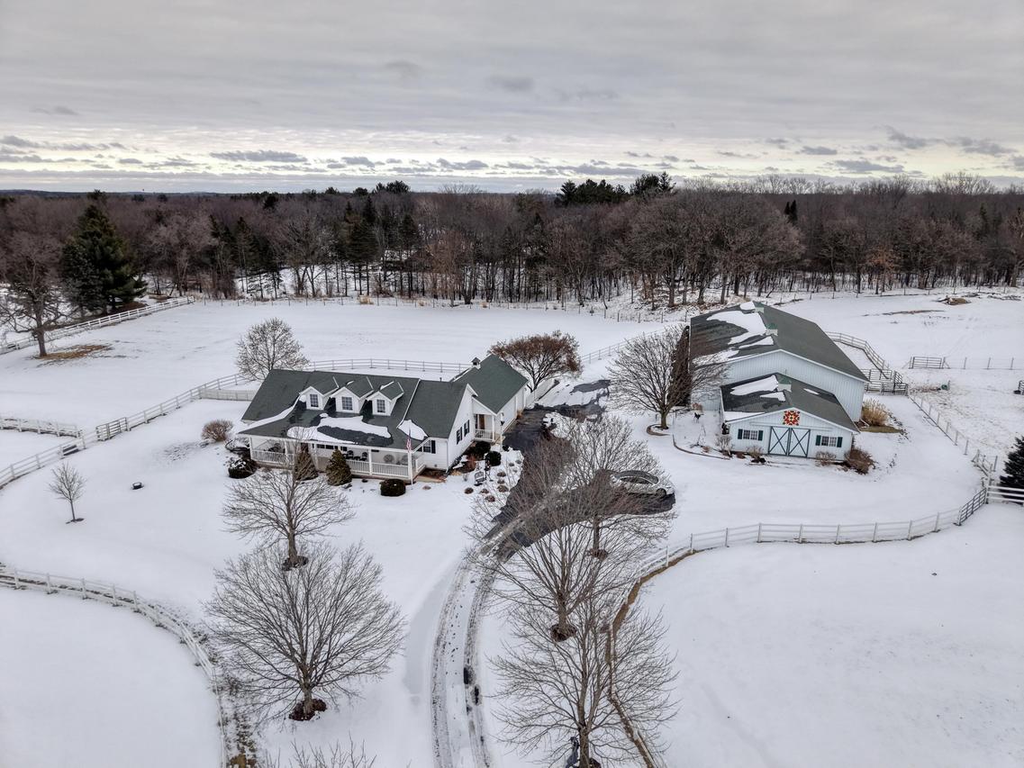 W390S10540 Meadow Ln, Eagle, WI 53119