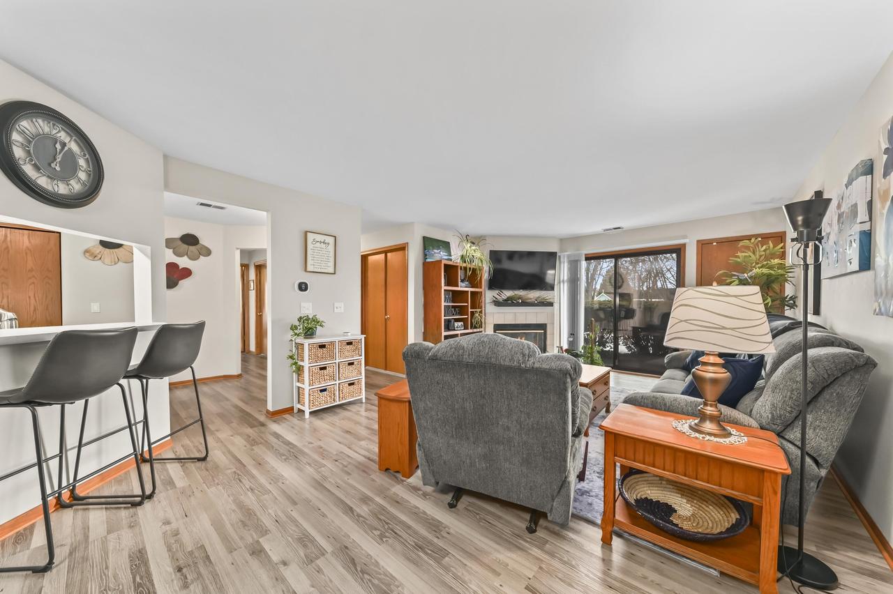 116 E Freistadt Rd #D, Thiensville, WI 53092