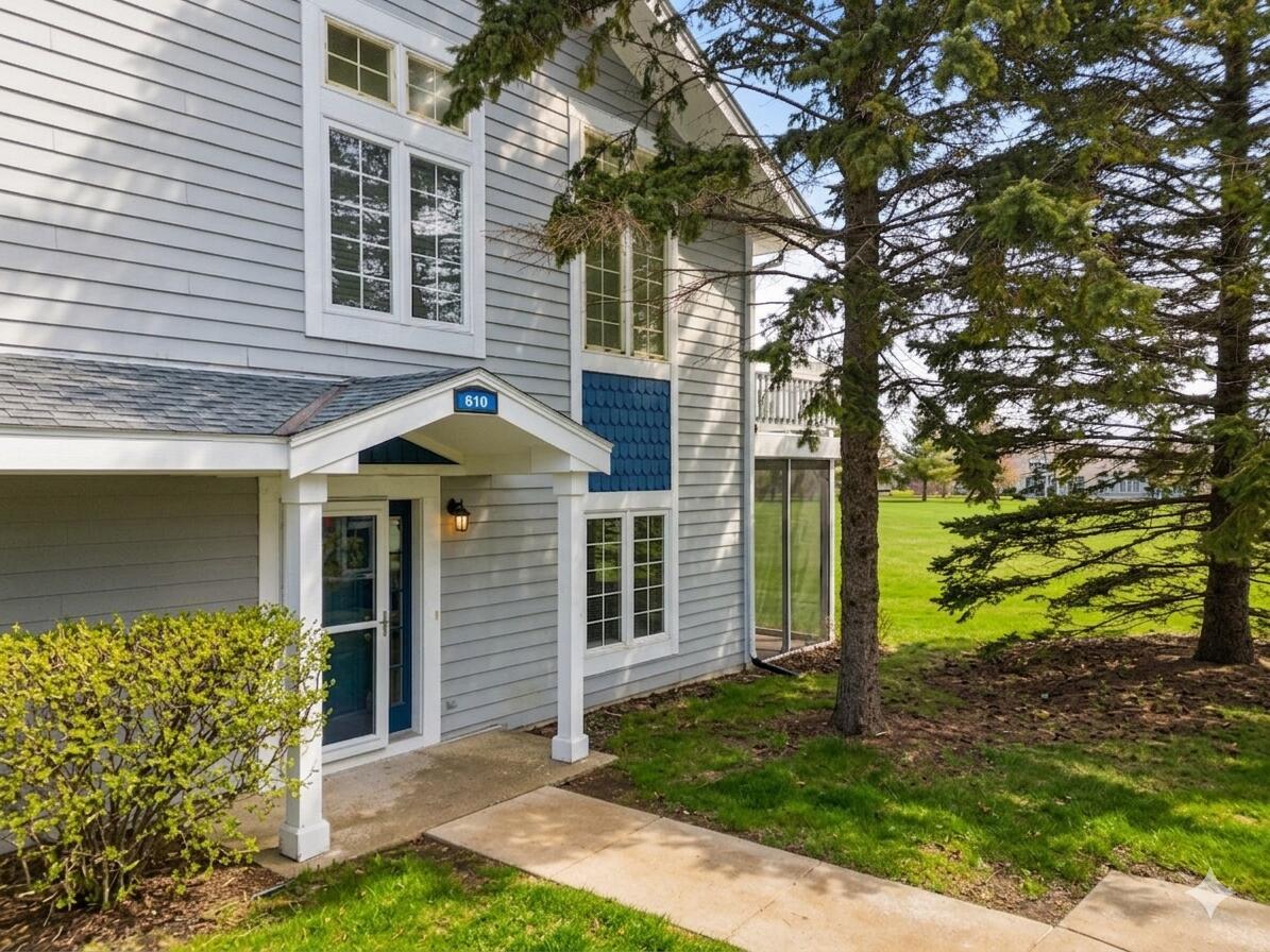 610 Geneva National Ave #6-47, Geneva, WI 53147