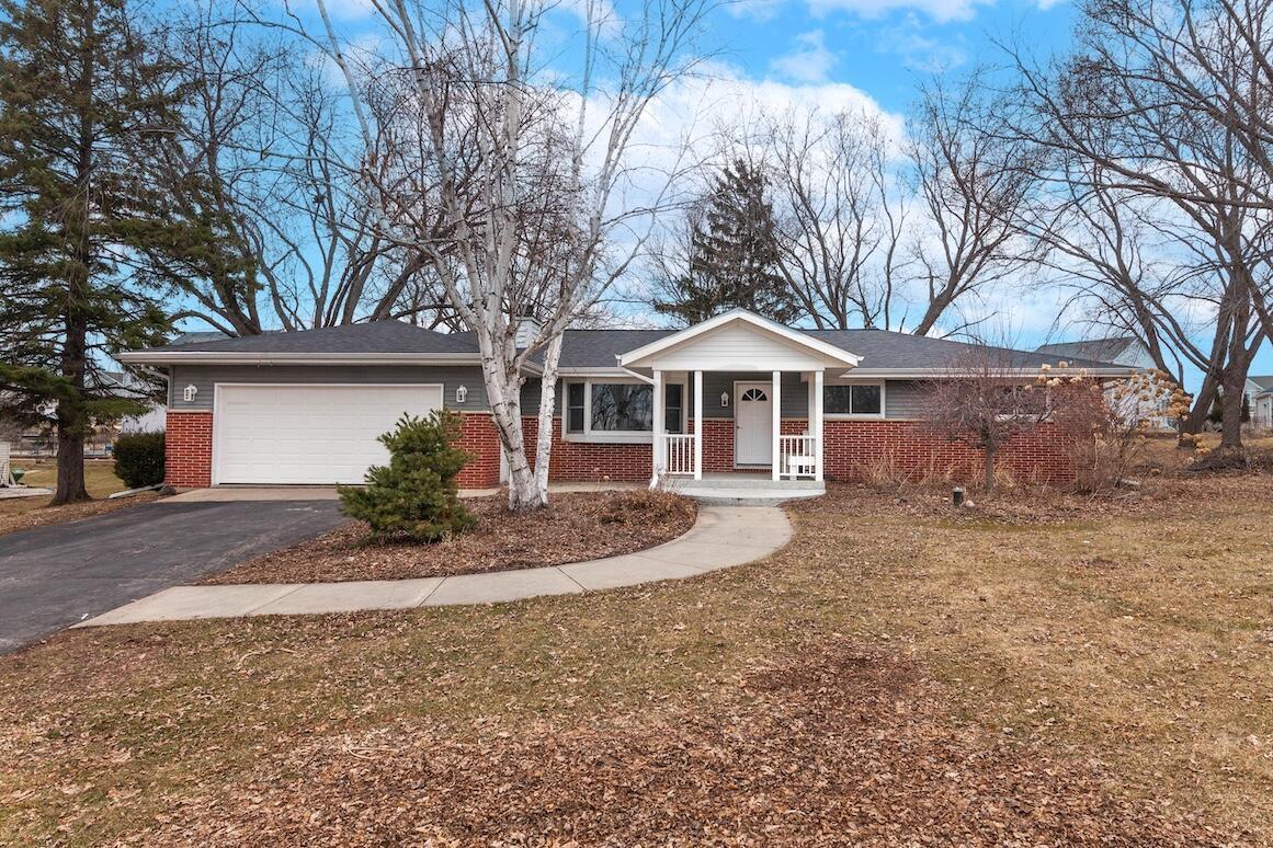 N56W36792 Cherokee Rd, Oconomowoc, WI 53066