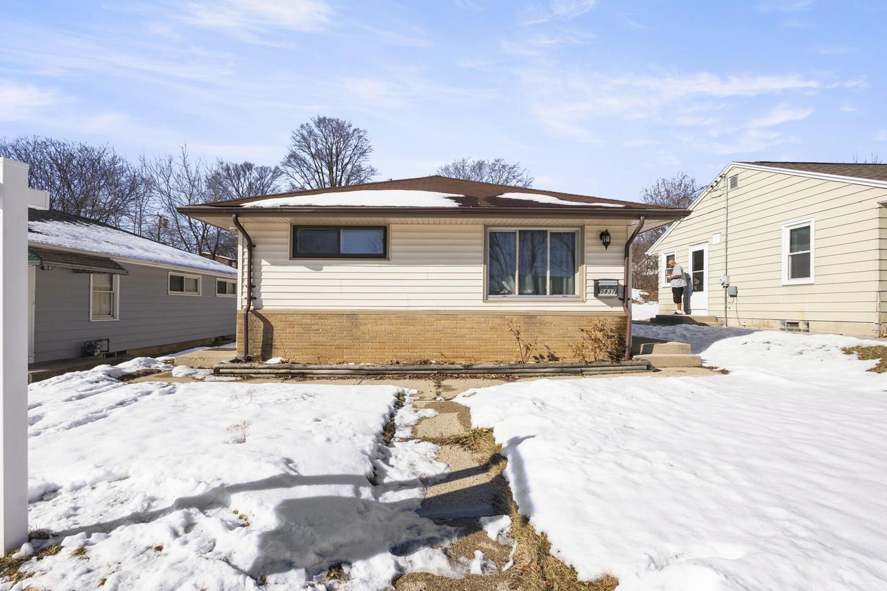 5837 N 71st St, Milwaukee, WI 53218