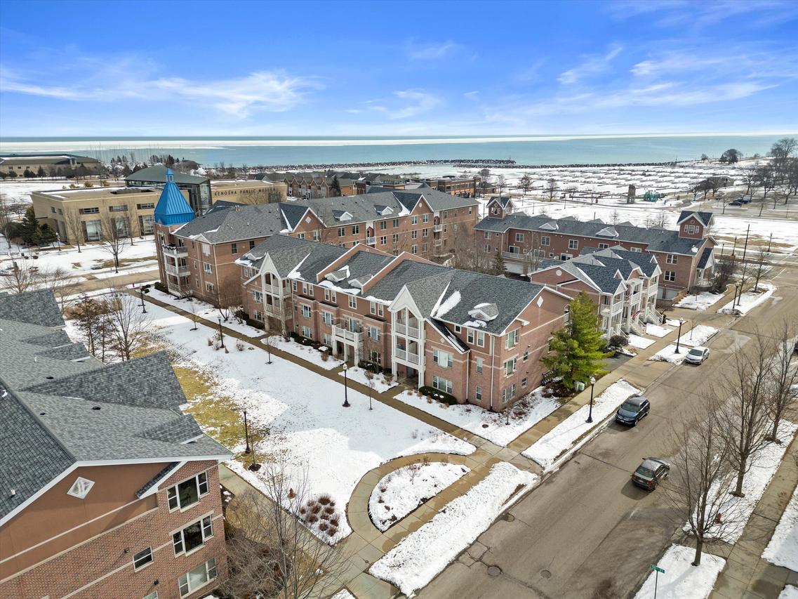 207 55th St #B, Kenosha, WI 53140