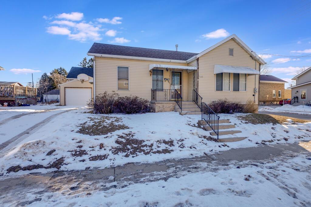 1423 S 14th St, Manitowoc, WI 54220