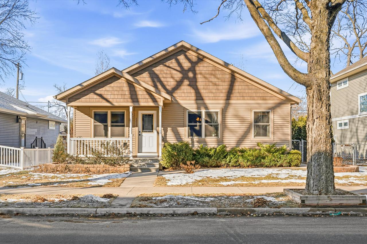 1212 7th St, La Crosse, WI 54601