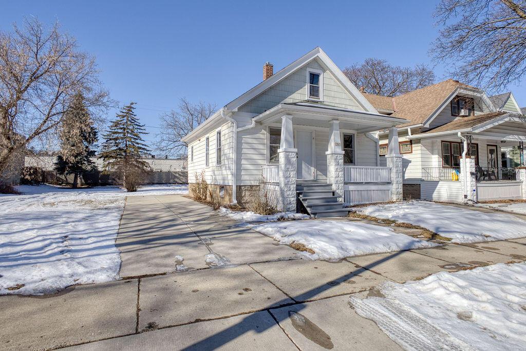 1567 S 83rd St, West Allis, WI 53214