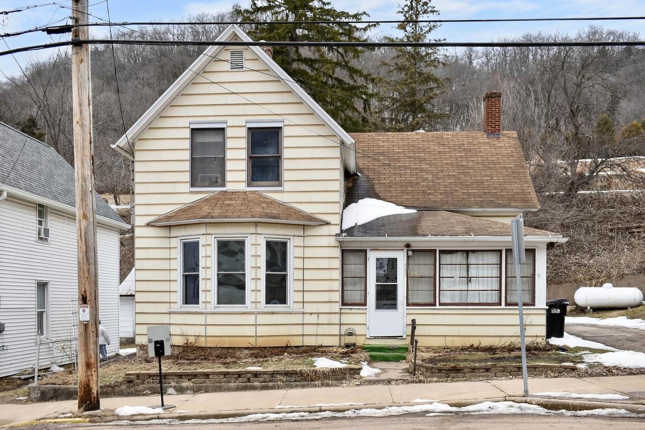 247 North St, Fountain City, WI 54629